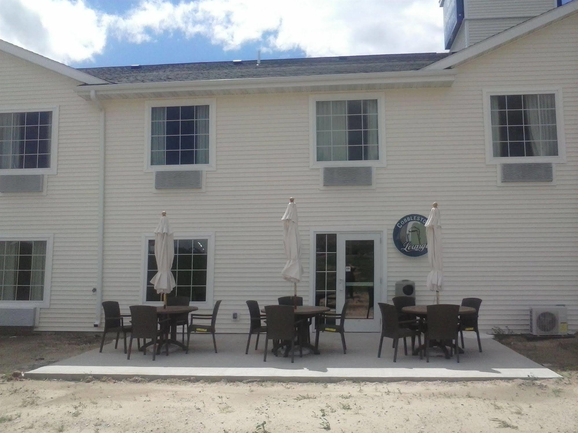 Cobblestone Inn&Suites - Avoca Extérieur photo